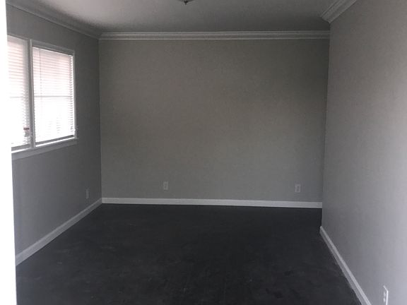 4th image of 707 W 214th St