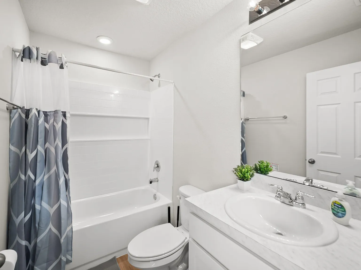4 bed, 7.0 bath, 1784 sqft, $1,009 — Photo 4