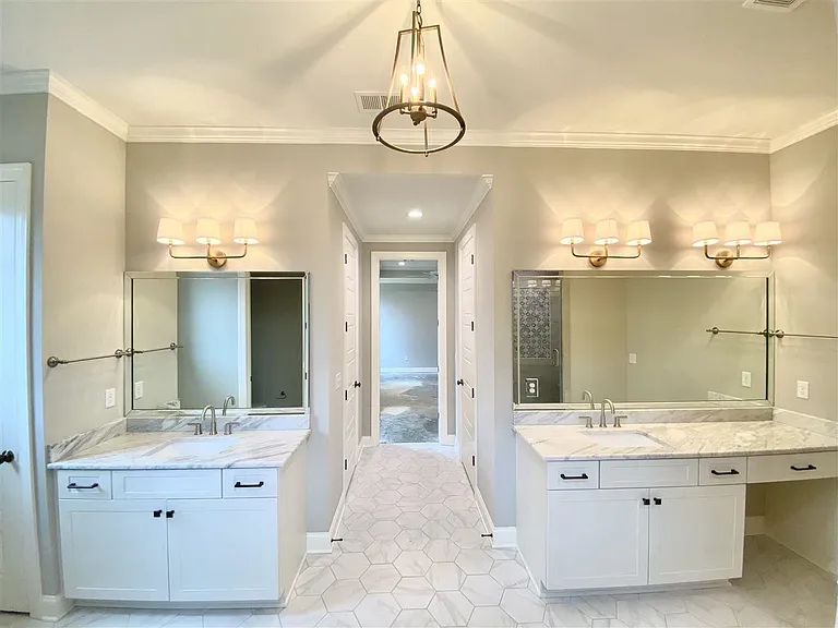 327 Belfair Cv — Photo 12