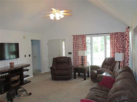 4th image of 111 Summer St