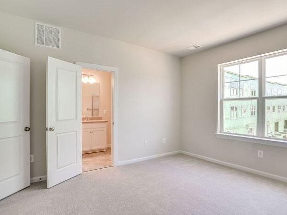 5th image of 4739 Cherokee St