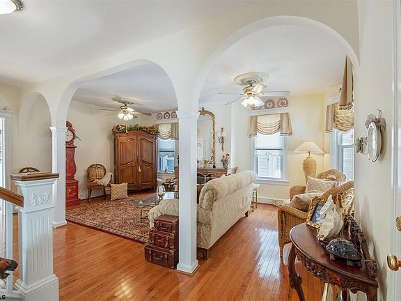 5th image of 108 E Atlantic Blvd