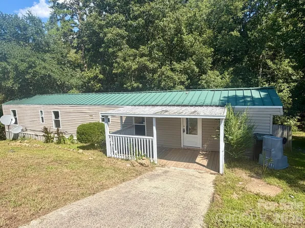 111 Cloverleaf Dr, Clover, SC 29710