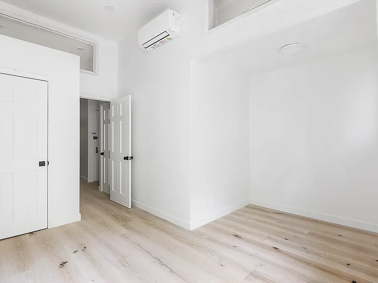 196 Nassau Ave #1S — Photo 4