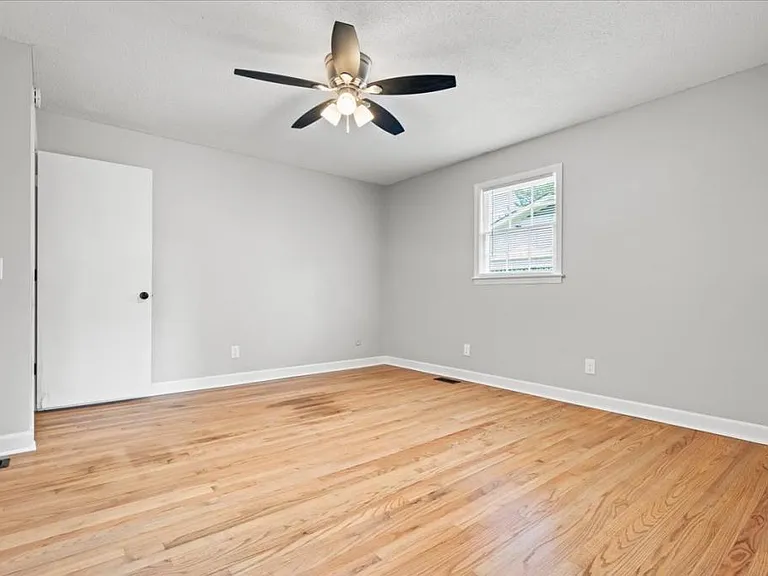423 Sheffield Dr — Photo 33