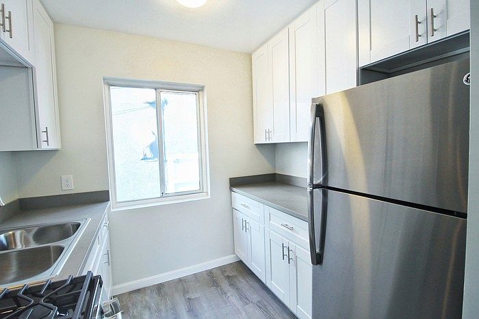 1st image of 204 Fir St