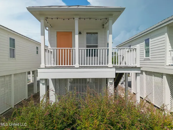 215 E 2nd St #40, Pass Christian, MS 39571