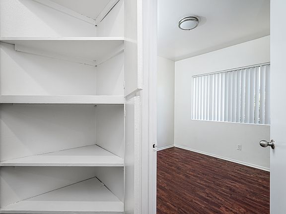 4th image of 962 W Oliver St #1
