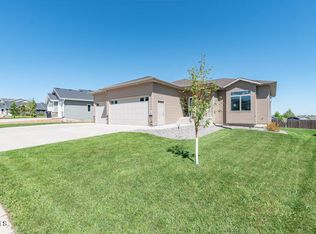 904 Bremner Ave, Bismarck, ND 58503