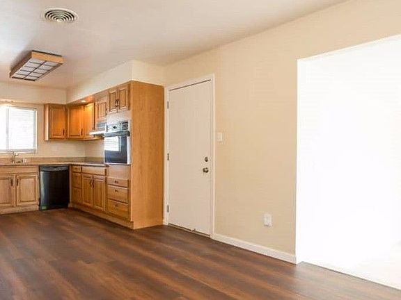 4th image of 1222 Simmons St