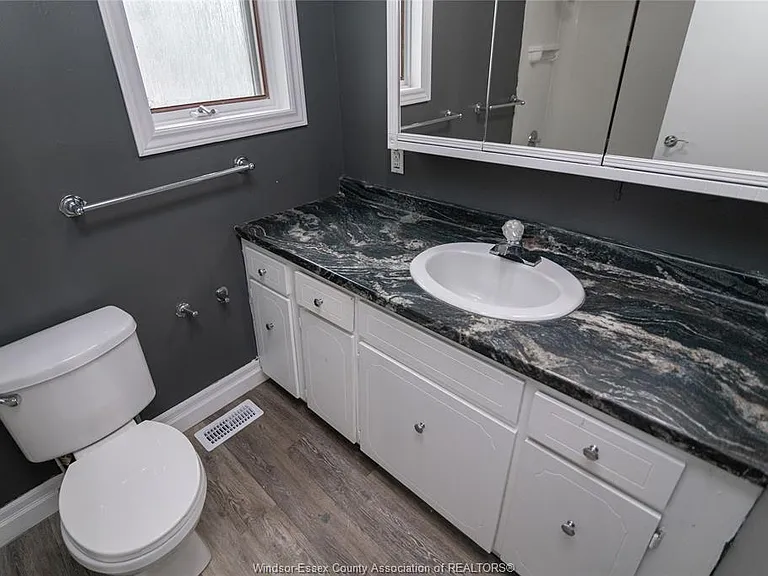 16 Eugenie St #UPPER — Photo 37