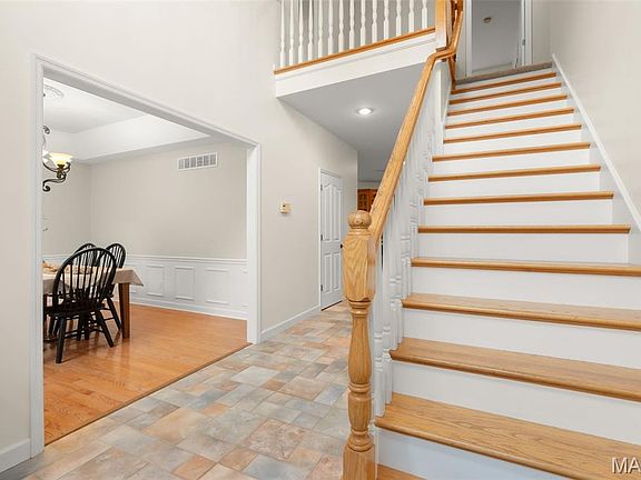 3rd image of 8 Riverchase Dr
