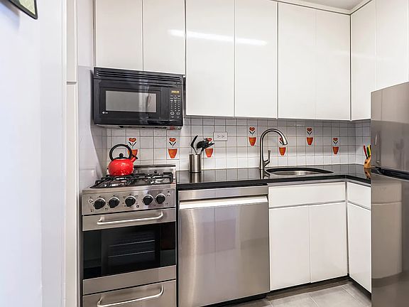 5th image of 1156 3rd Ave #16A