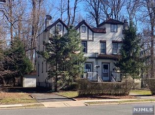 1515 Windsor Rd, Teaneck, NJ 07666