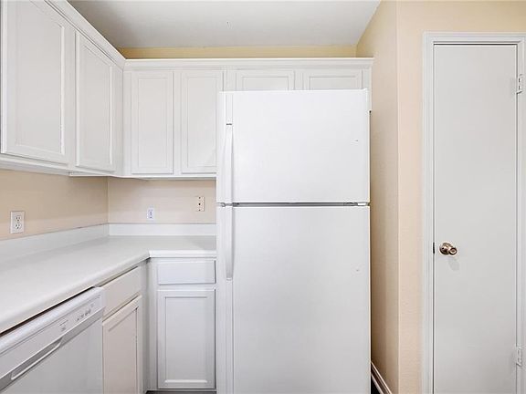 3rd image of 300 Quail Cir