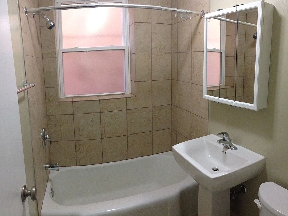 2nd image of 1945 Hickory Rd APT 3A