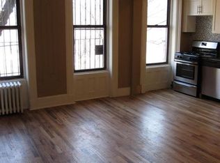 33 Vernon Ave, Brooklyn, NY 11206