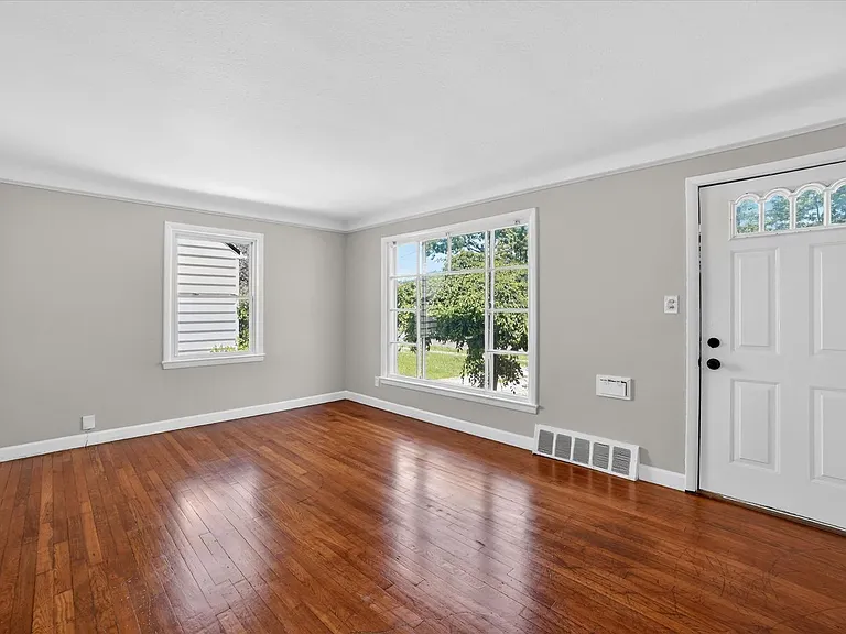 13776 Shady Oak Blvd — Photo 2