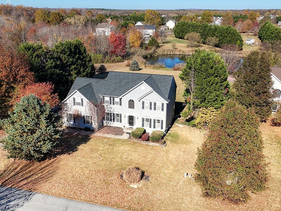 1st image of 110 W Stonewall Dr