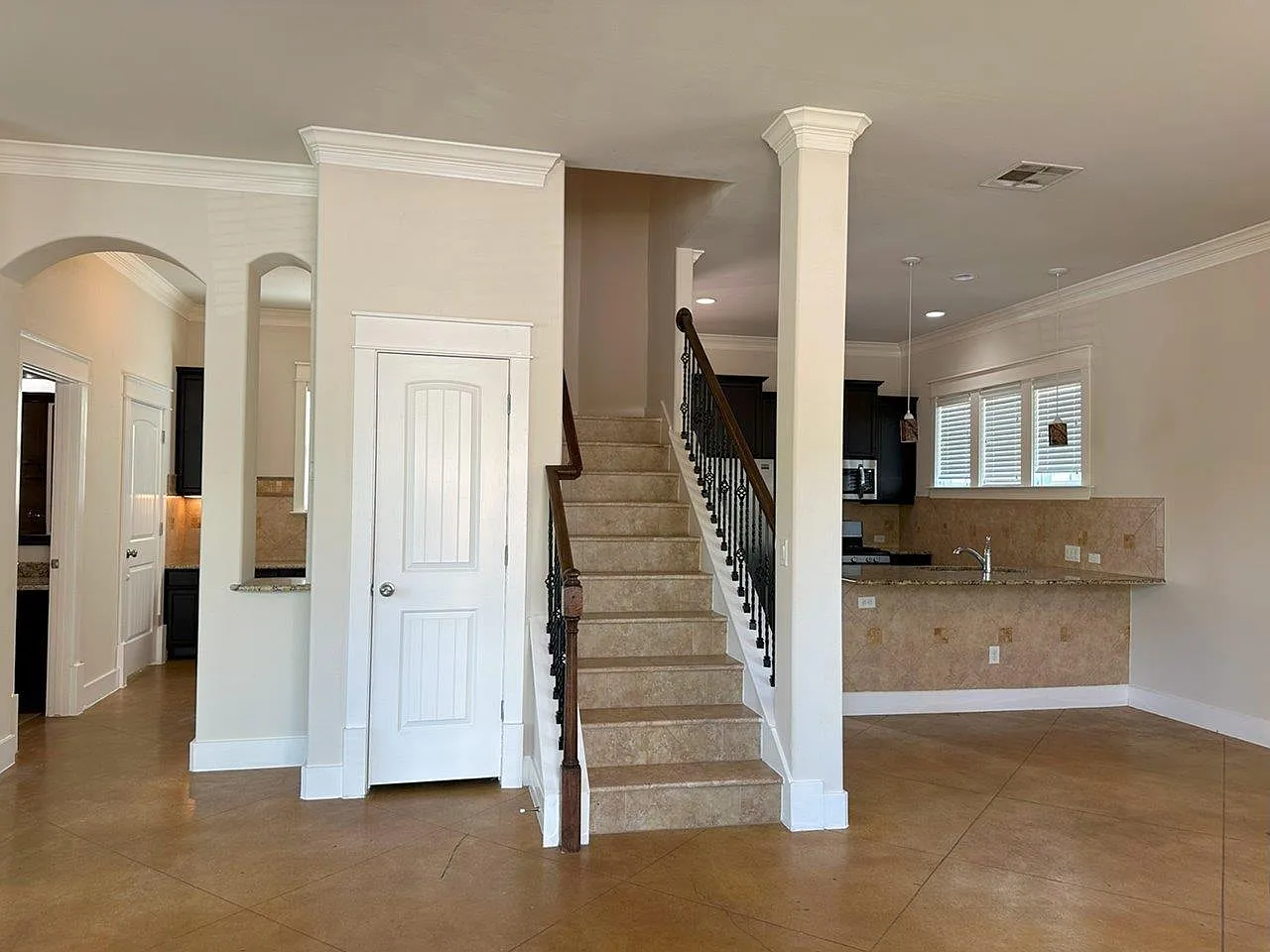 4 bed, 3.0 bath, 1950 sqft, $3,500 — Photo 4