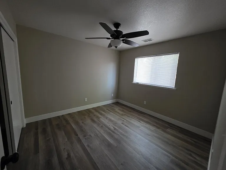 4027 W Tulare Ave — Photo 19