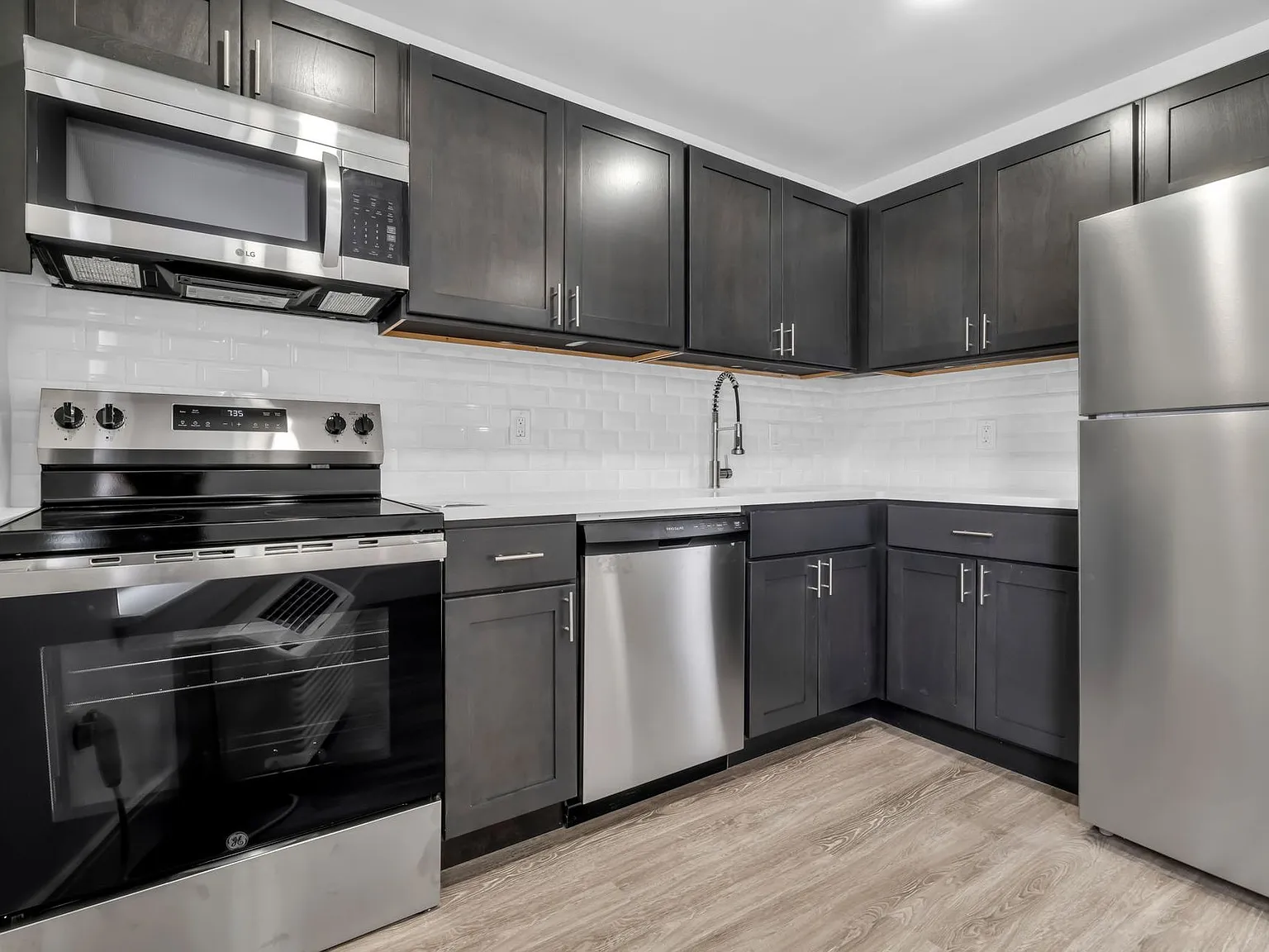 Riverside Apartments — Photo 2