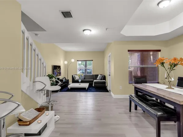 983 SW 143rd Ave #1403, Hollywood, FL 33027