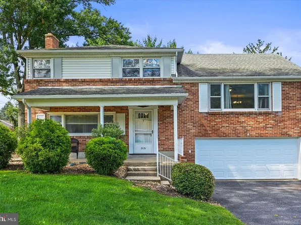 2131 Andover Dr, Dover, PA 17315