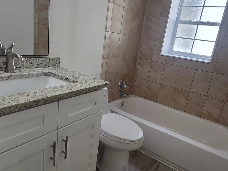 915 Ariana Apartment Community — Photo 47