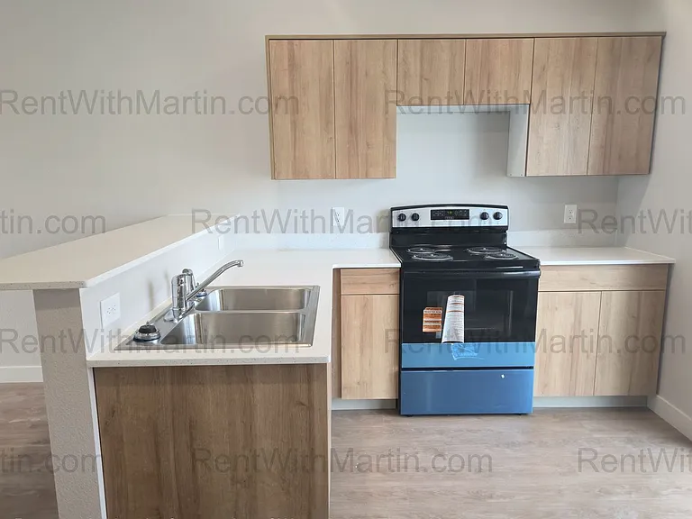 136 Janney Ave — Photo 4