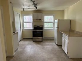 11 Chesterfield Rd, Hinsdale, NH