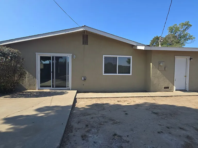1200 W Water St — Photo 14
