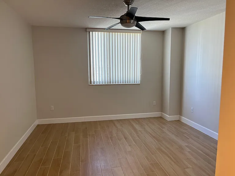 1551 N Flagler Dr #802 — Photo 7