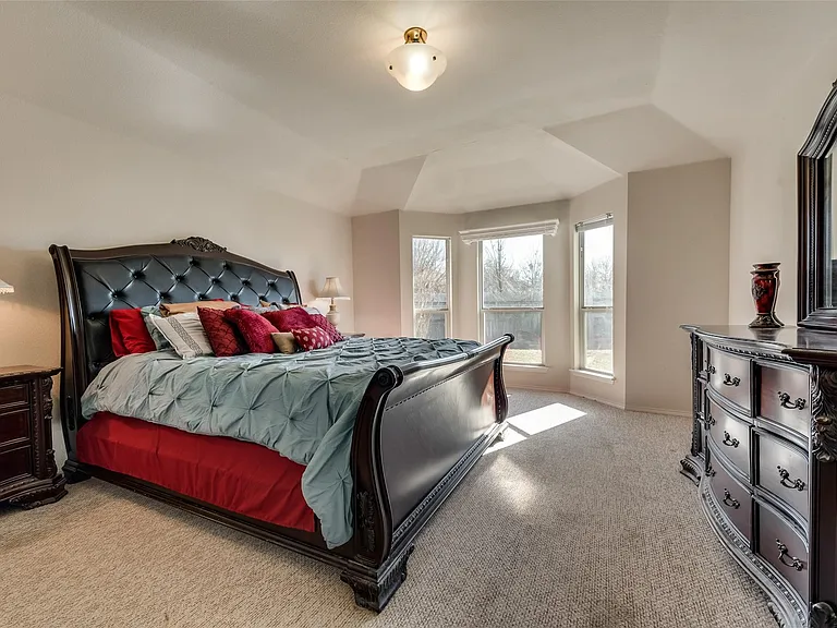 2431 Fieldcrest Dr — Photo 9