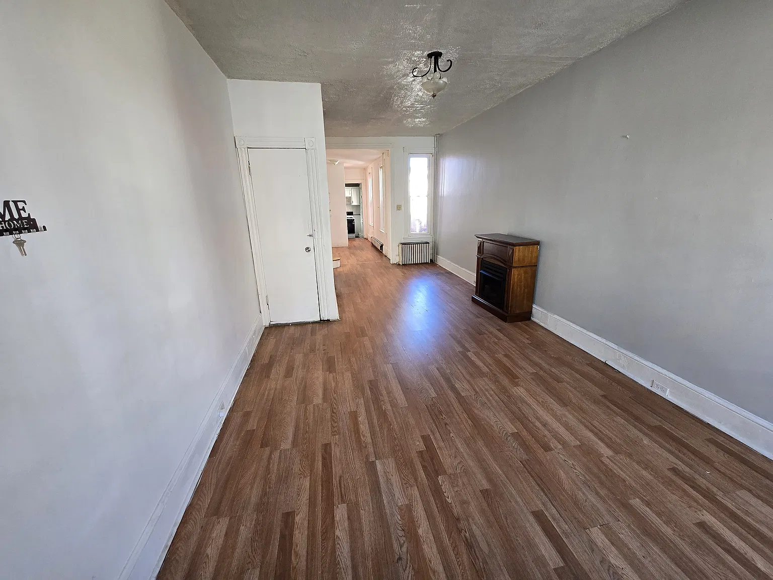 4 bed, 1028 sqft, $1,600 — Photo 3
