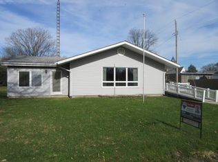 325 S Main St, Lovington, IL 61937