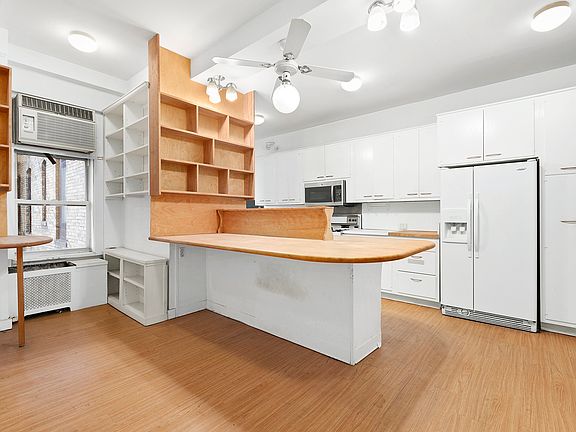 5th image of 1004 Lexington Ave #7D