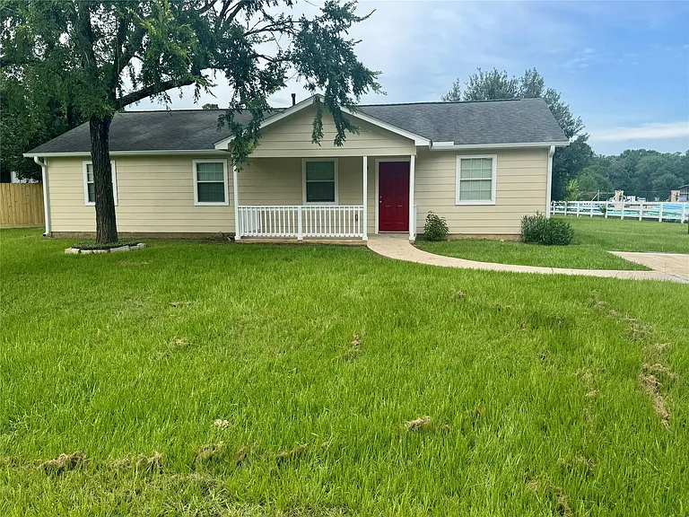 1592 Dr Martin Luther King Dr — Photo 1