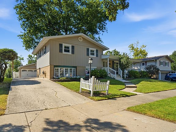 3rd image of 15124 Hillside Ave