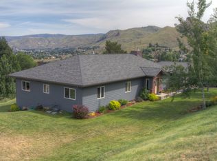 911 Westmorland Dr, Wenatchee, WA 98801