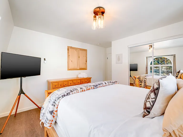 692 Santa Barbara Ave — Photo 22
