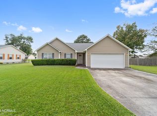 111 Fodder Dr, Hubert, NC 28539