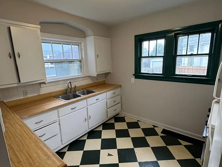 3008 Hoagland Ave — Photo 4