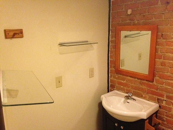 5th image of 109 S Washington Sq APT B