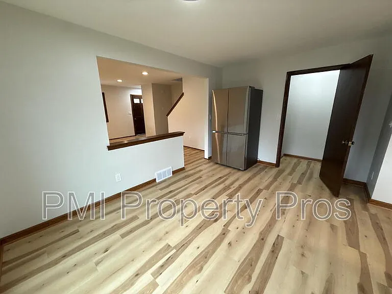 8150 S 88th St — Photo 11