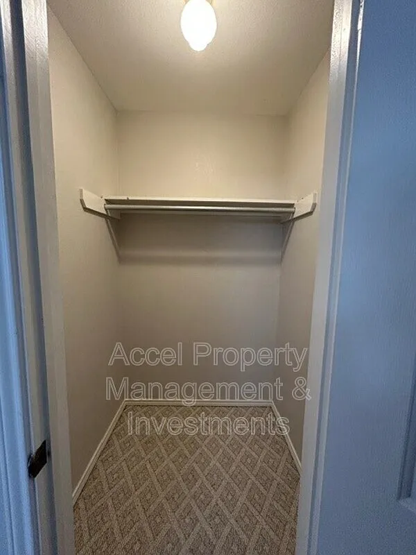 3 bed, 2.0 bath, 1994 sqft, $1,700 — Photo 3