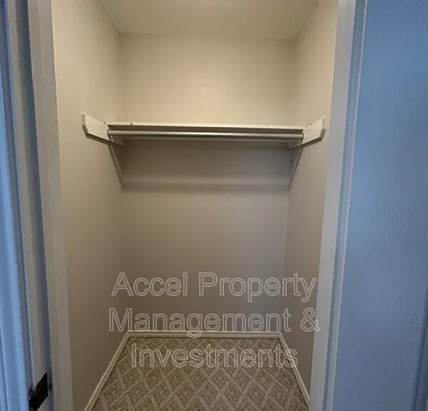 214 W 17th St — Photo 3