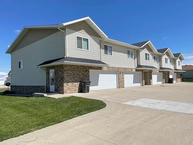 Stonebridge Town Homes — Photo 1