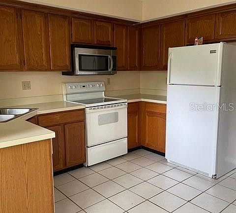 3rd image of 2664 Bentley Dr