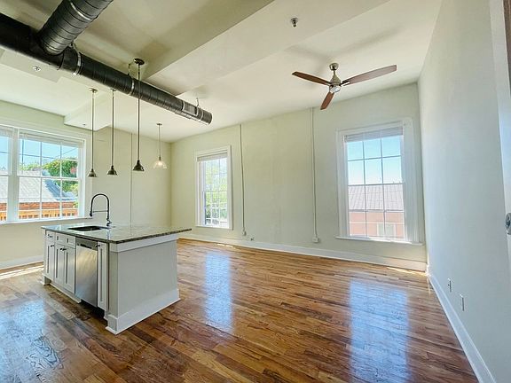 5th image of 146 E Washington St #202